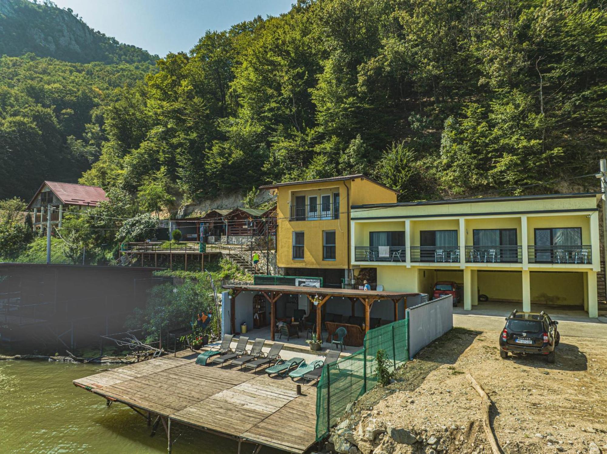 Вилла Casa Beasarah. Дубова Экстерьер фото